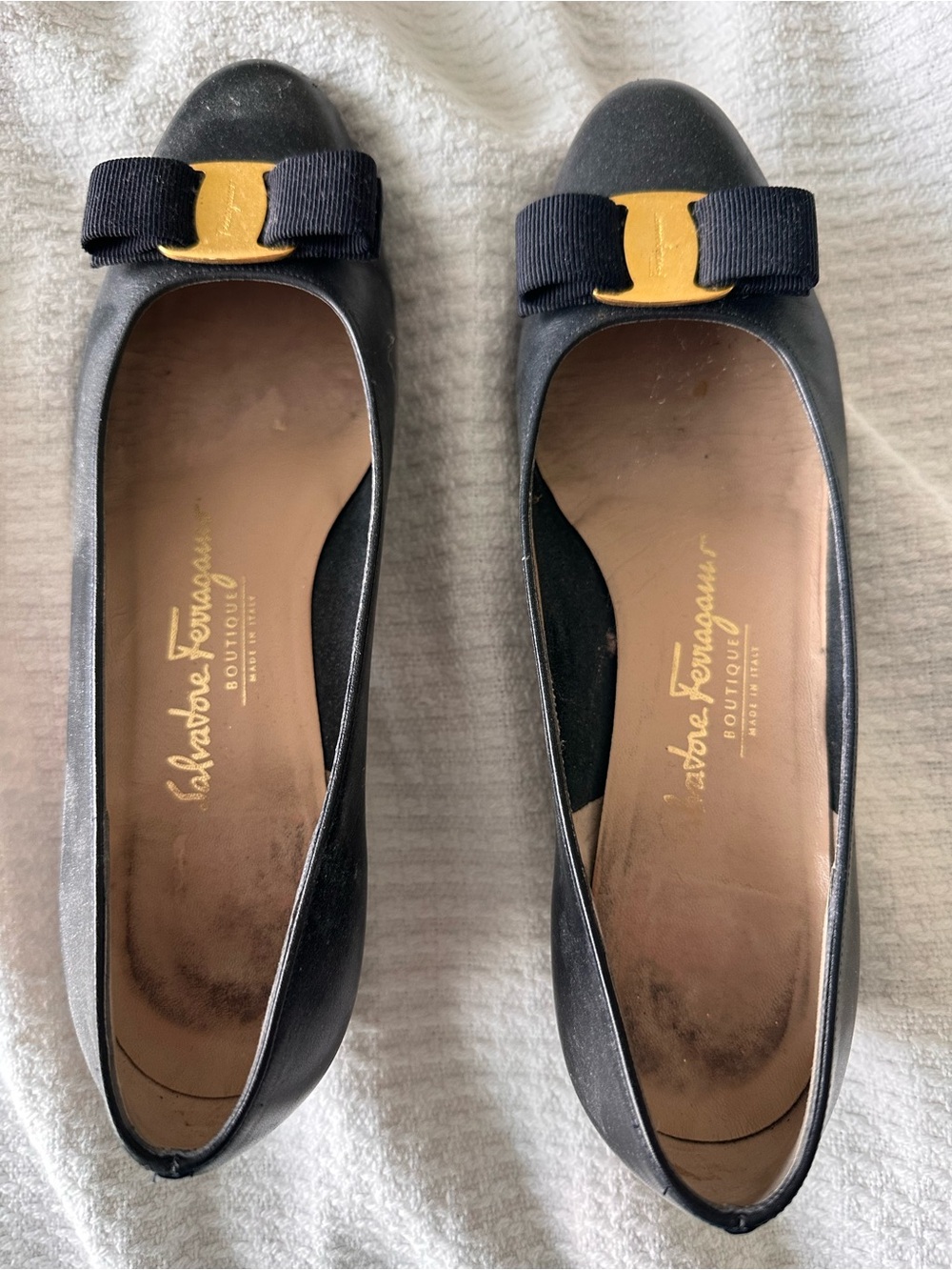 Salvatore Ferragamo navy blue Leather Bow Flats with Gold Hardware